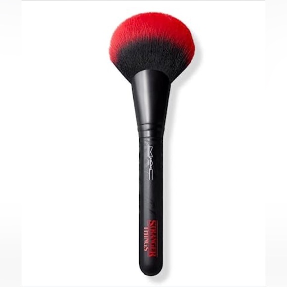 MAC Stranger Things 140SES Synthetic Full Fan Brush - Brand New In Package - Picture 1 of 13
